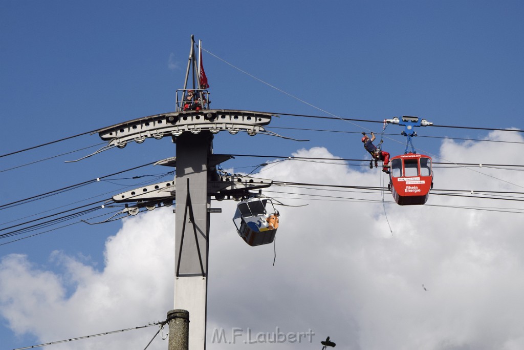 Koelner Seilbahn Gondel blieb haengen Koeln Linksrheinisch P370.JPG - Miklos Laubert